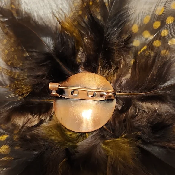 Fur & Feather brooch - Picture 4 of 4